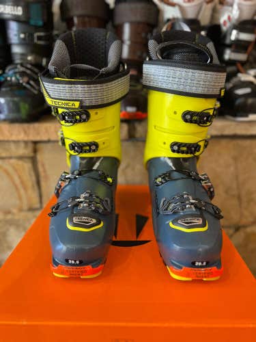 Tecnica Zero G Tour Size 29.5 110 Flex. Lightweight backcountry ski boot.