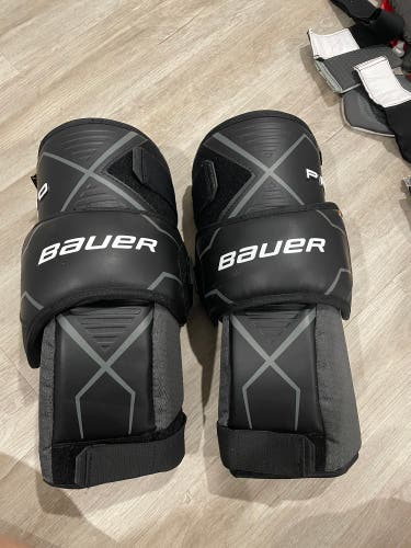 New Bauer pro Series goalie knee pads/guard