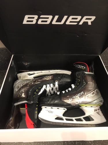 Used Bauer  Size 7 Vapor Hyperlite Hockey Skates