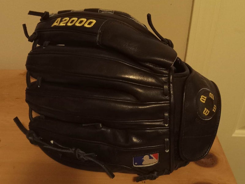 New Right Hand Throw Wilson Pitcher's A2000 Baseball Glove 12.5"