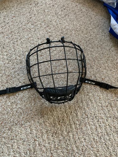 Used Medium CCM Full Cage FM780