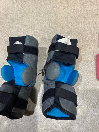 Youth Used Medium Nike Arm Pads