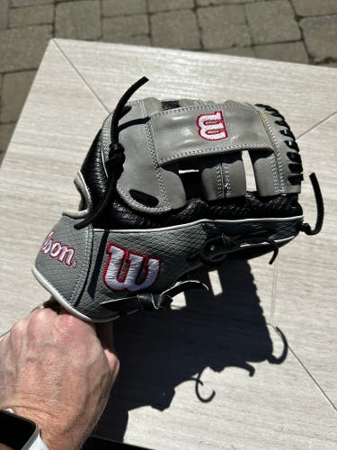 Infield 11.5" A2000 Baseball Glove