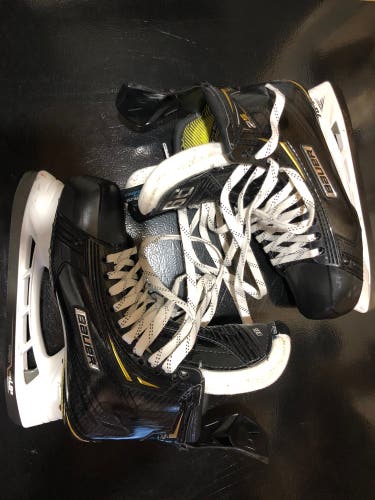 Like New Bauer 2S Pro Skates Sr 8.5