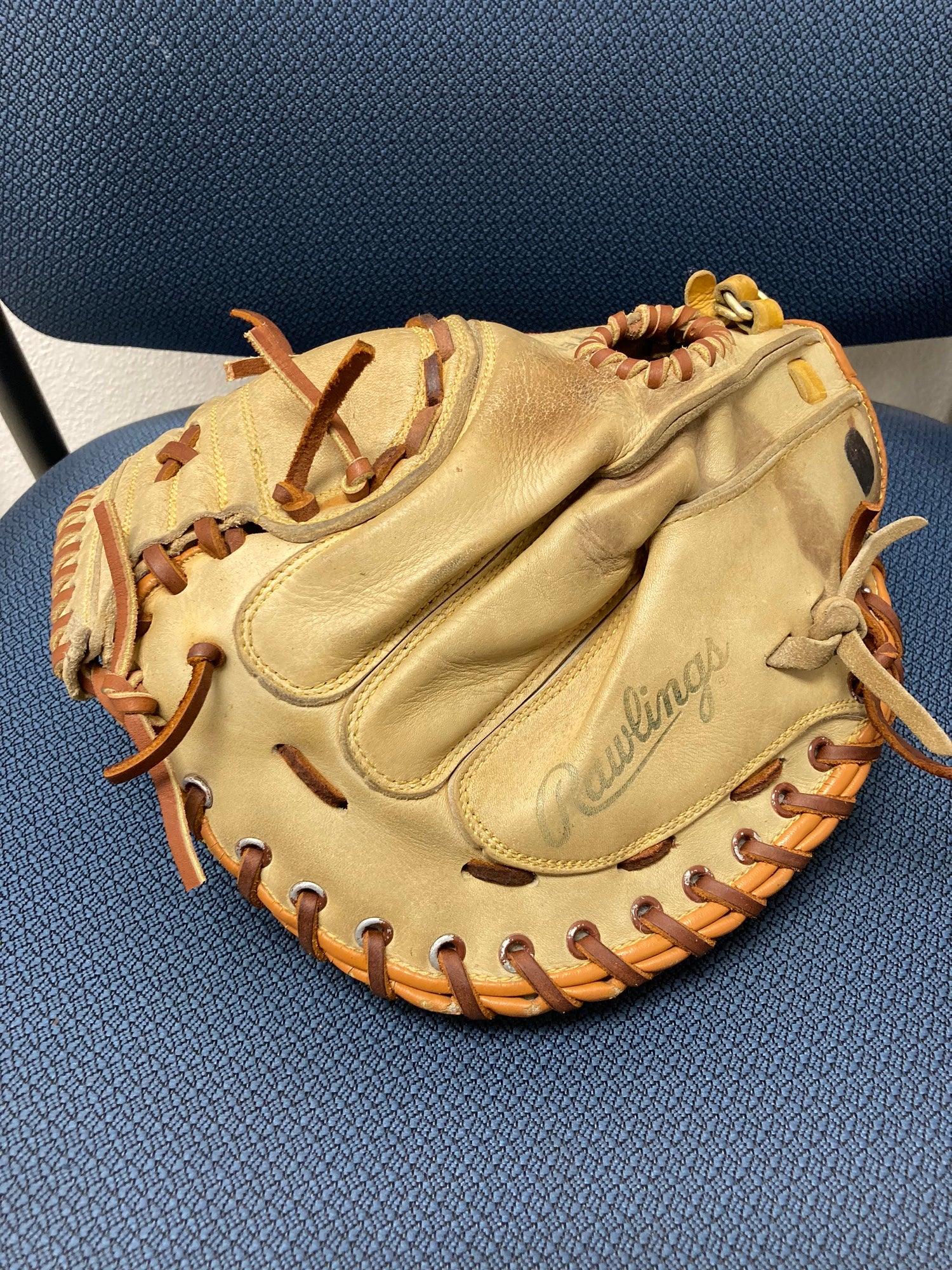 Rawlings RCM 30 Lance Parrish Baseball Catchers Mitt Right Hand Throw