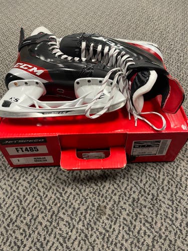 CCM Jetspeed FT485 size 7 Regular width skate