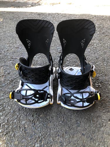 Used Medium Salomon Defender Snowboard Bindings