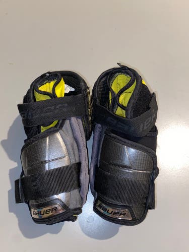 Great Condition Small Bauer Supreme 1S Elbow Pads