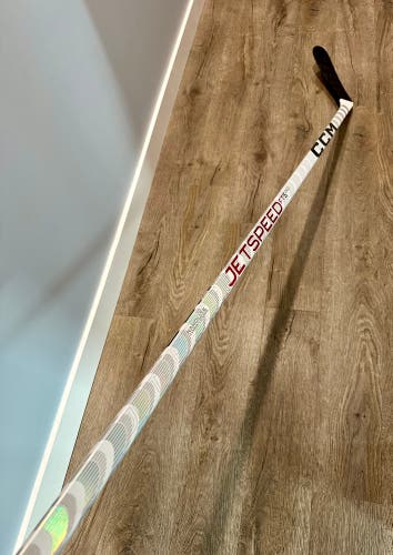 CCM Jetspeed FT5 Pro “TRUE NORTH EDITION” LH 90 Flex P29