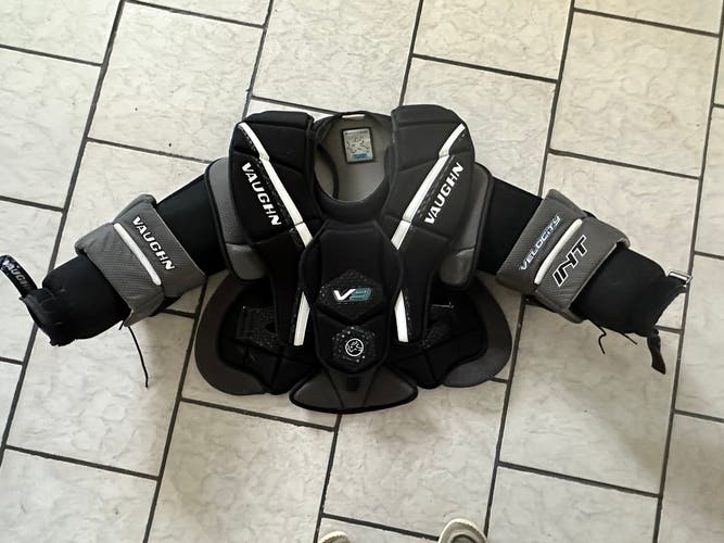 Used Intermediate Large Vaughn Velocity V9 Goalie Chest Protector