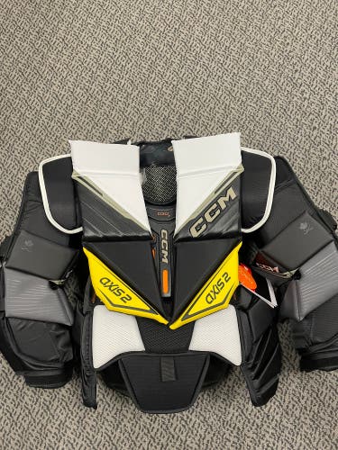 CCM AXIS 2 Senior Medium Goal Chest