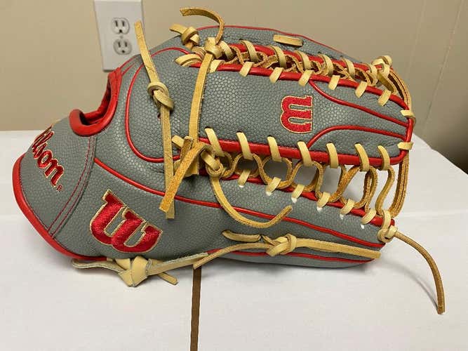 Brand New Wilson OT7 Outfield A2000 SuperSkin Baseball Glove 12.75" WBW1001041275 Retail $299