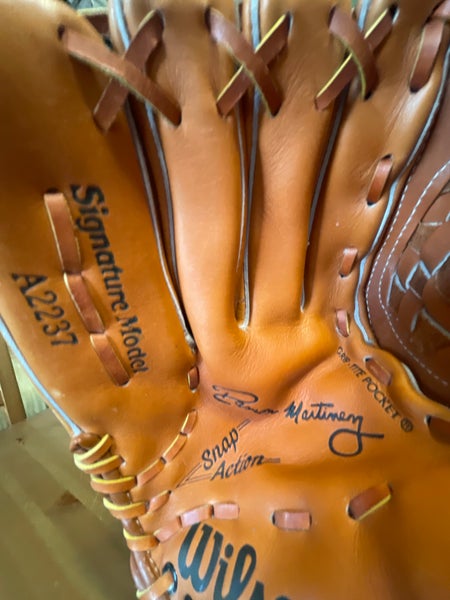 Wilson  baseball mitt  A2237