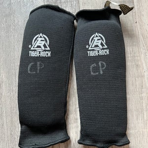 Used Youth Black Tiger Rock Sparring Shin Guards A R3 S3 L2