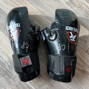 Used Youth Medium Black Tiger Rock Sparring Hand Pads A R3 S5 L1