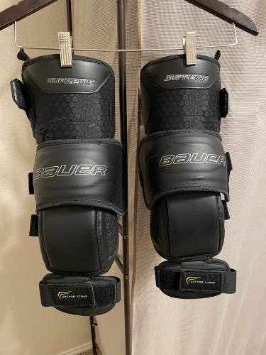 Used Bauer Supreme s18 Knee Gaurds Senior