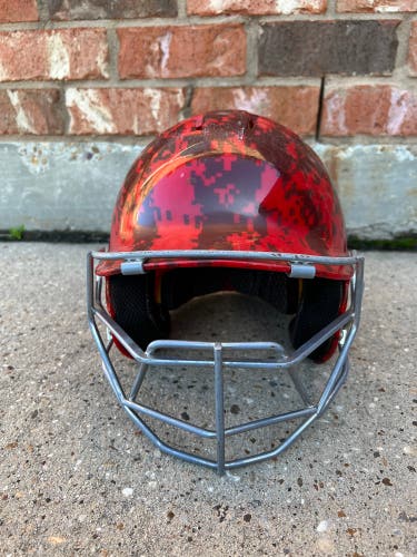 Used 6 1/2 - 7 1/2 Under Armour Softball Batting Helmet B R6 S2 L1