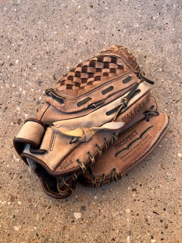 Used Right Hand Throw Mizuno Prospect Baseball Glove 11.5" OA5