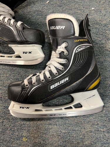 Senior Bauer Regular Width Size 8 Supreme One20 Hockey Skates