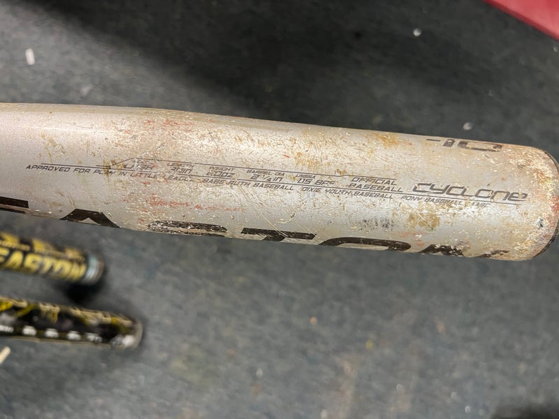 Metal baseball bats