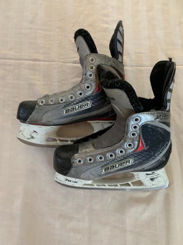 Used Junior Bauer Vapor x:20 Hockey Skates (Regular) - Size: 2.0