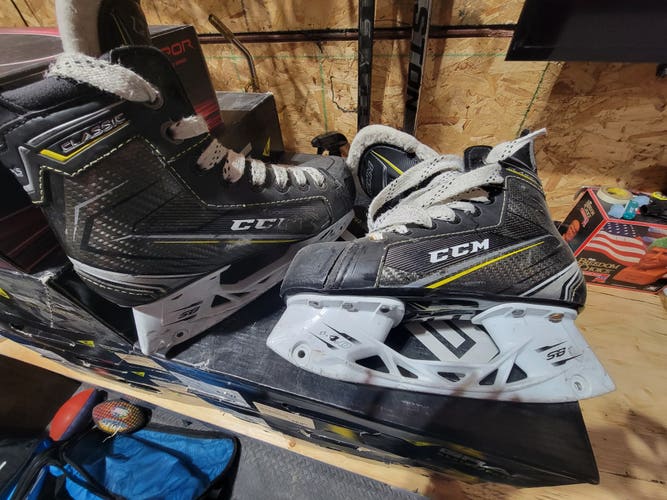 Junior Used CCM Tacks Hockey Skates Extra Wide Width Size 1.5