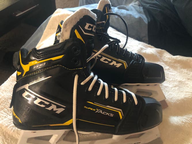 Used CCM Size 8 Super Tacks 9380 Hockey Skates