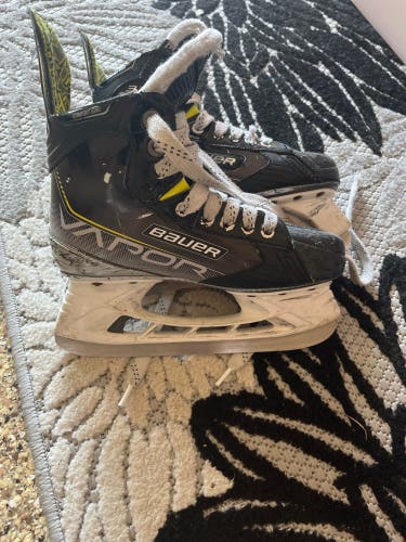Youth Bauer Size 3.5 Vapor 3X Hockey Skates
