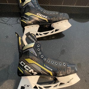 New CCM Regular Width  Size 8.5 Tacks ASV Pro Hockey Skates