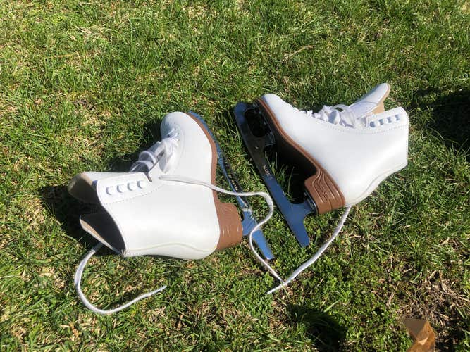 Used Jackson Ultima Figure Skates Size 5