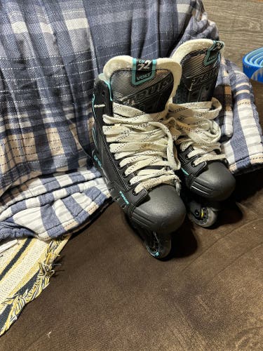 Tour hockey goalie in-line skates