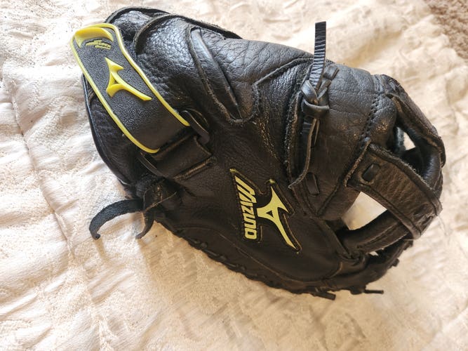 Mizuno Right Hand Throw Catcher's Supreme Fastpitch Softball Glove 34"