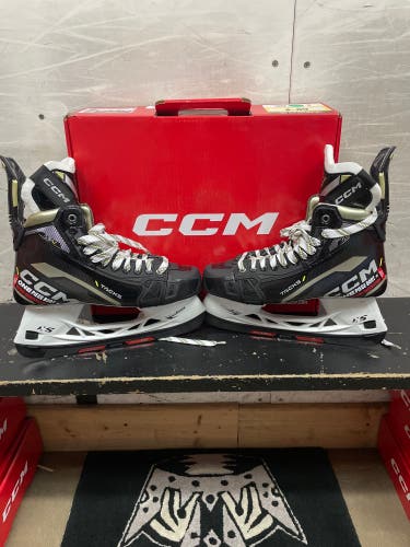 New CCM Wide Width  Size 9 Tacks ASV Hockey Skates