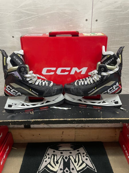 New CCM Wide Width Size 9 Tacks ASV Hockey Skates