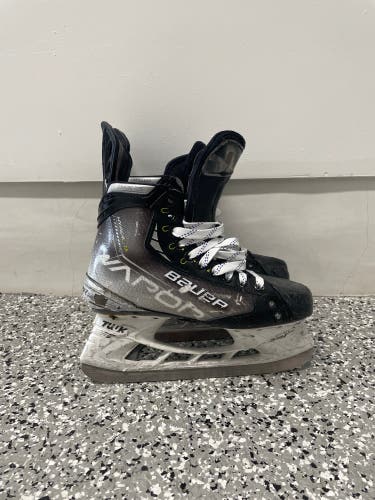 Bauer Vapor Hyperlite Hockey Skates Pro Stock