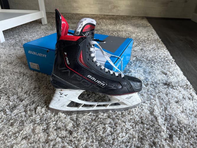 Senior Bauer Regular Width  Size 10 Vapor 3X Pro Hockey Skates With Extra LS Pulse TI Blades