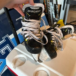 Used Bauer Regular Width Size 1.5 Supreme S35 Hockey Skates
