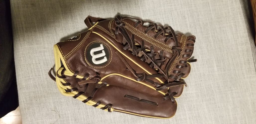 Used Wilson Right Hand Throw Infield A800 Baseball Glove 11.75"