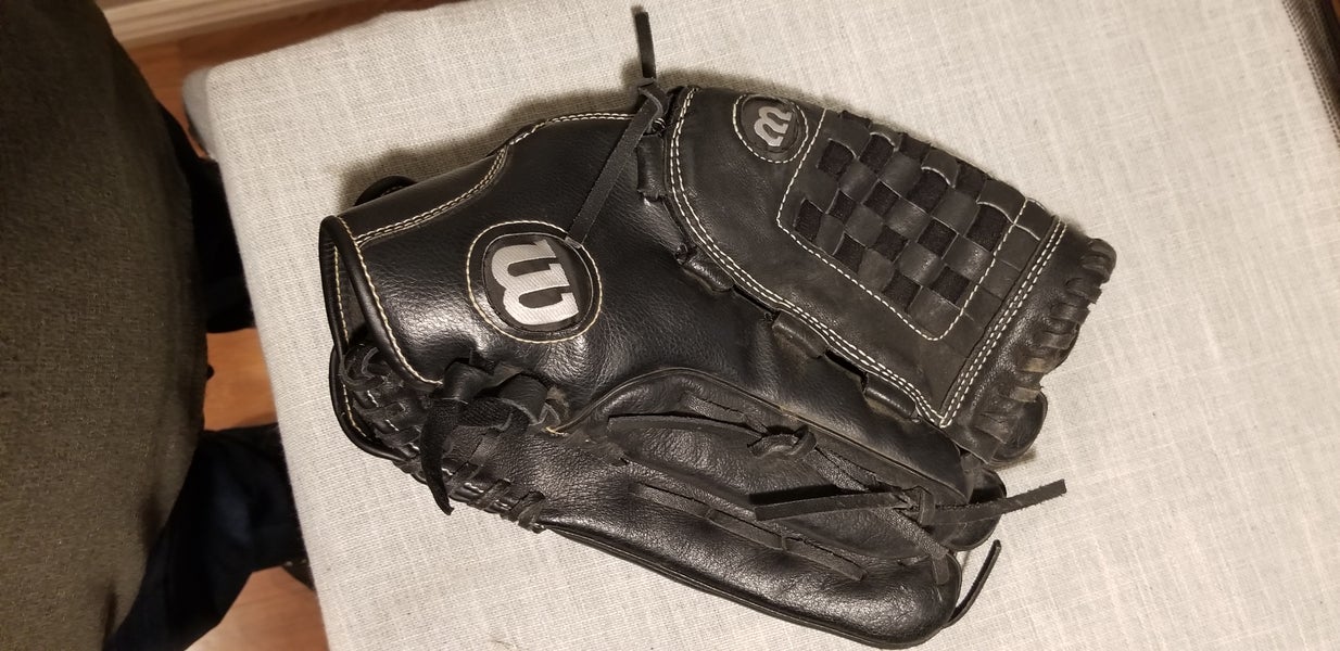 Used Wilson Right Hand Throw Outfield Baseball Glove 14"