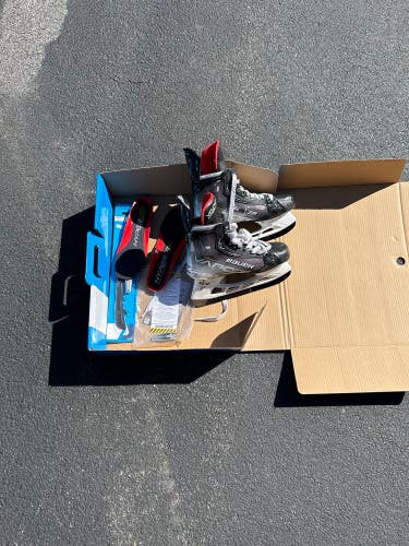 Bauer vapor hyperlite skates + Brand New Blades