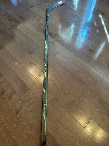 New Bauer Ag5nt Hockey Stick - 77 P92 Right