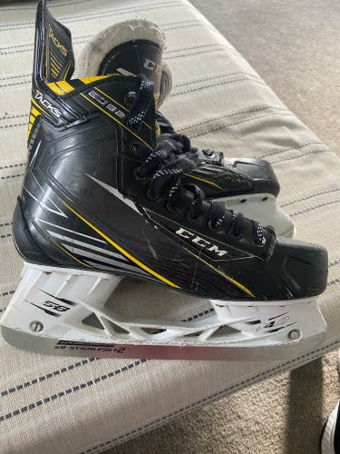 Used CCM Regular Width  Tacks Hockey Skates