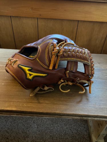 Used Right Hand Throw 11.5" Pro Limited Edition Baseball Glove