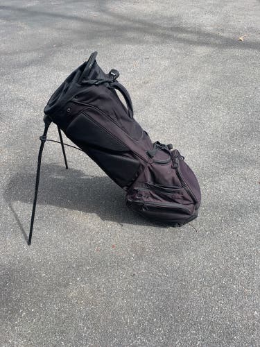 Used TaylorMade Carry Bag