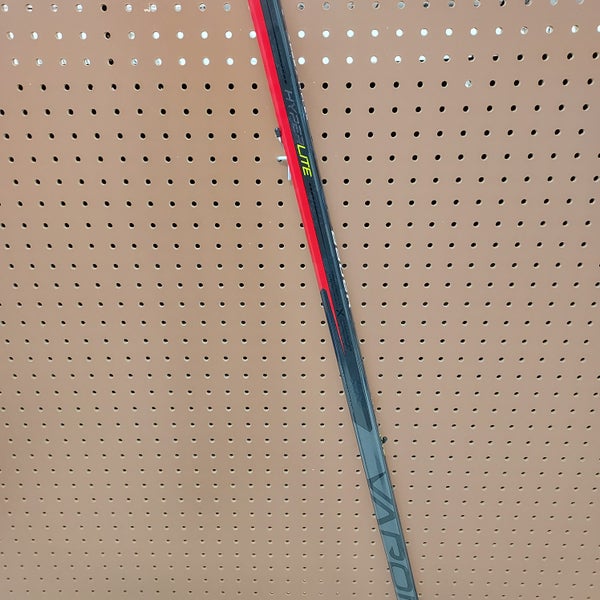 New Senior Bauer Right Handed Vapor Hyperlite Hockey Stick P92