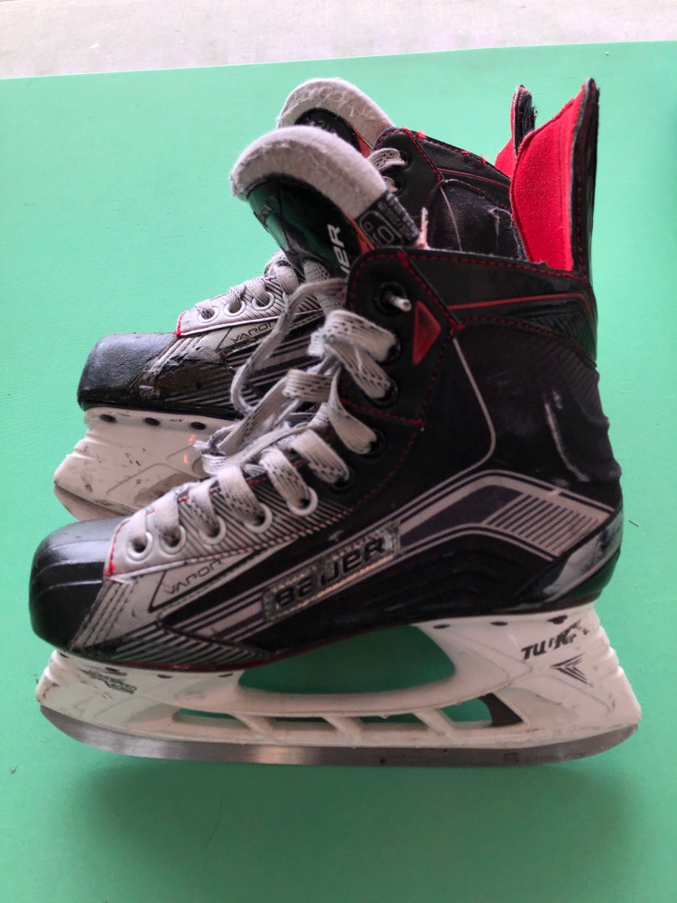 Used Senior Bauer Vapor Matrix Hockey Skates (Regular) - Size: 6.0