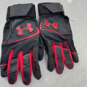 Used Medium Under Armour clean up Batting Gloves