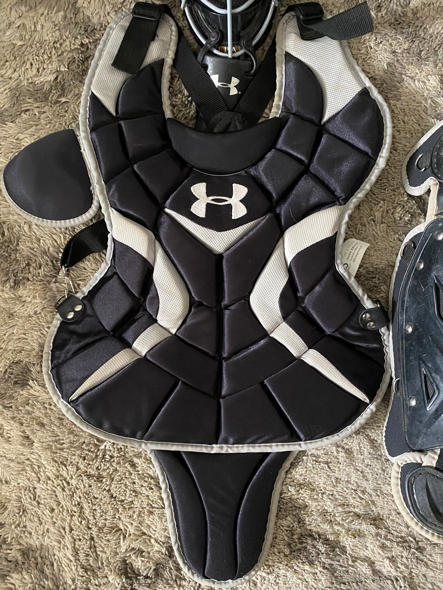 Under Armour Victory Series UAWCK2-SRVS Women's Fastpitch Softball Catchers  Gear Set