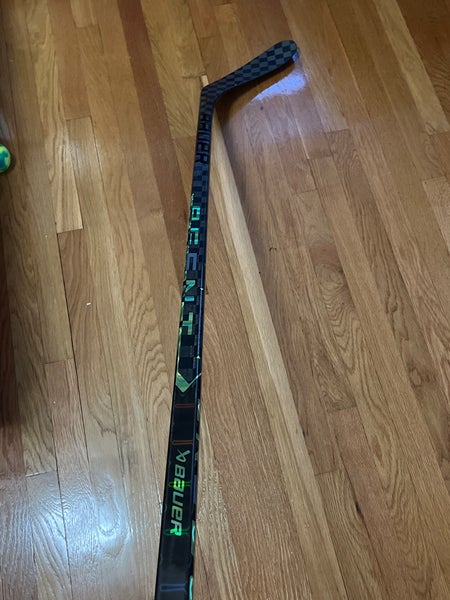 Junior Right Handed P28 Ag5nt Hockey Stick