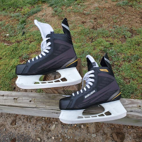 Senior Used Bauer Supreme 140 Hockey Skates Regular Width Size 9